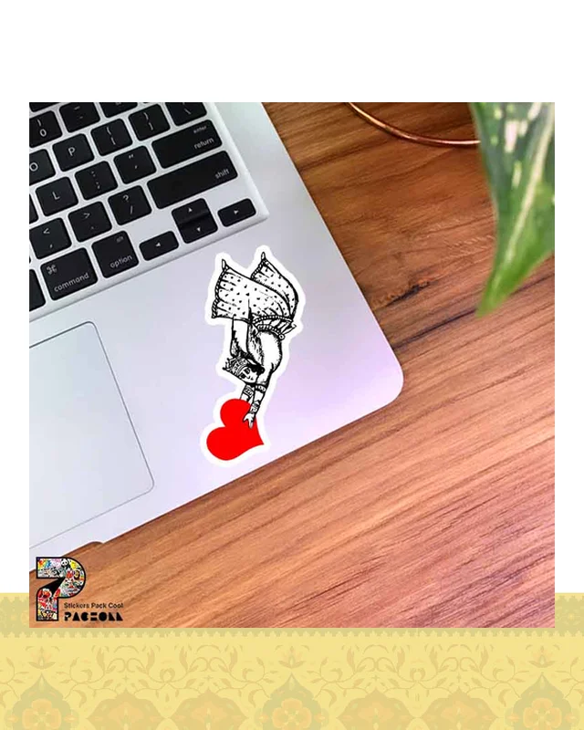 استیکر زن ایرانی با لباس سنتی همراه با عشق  در دیارلند